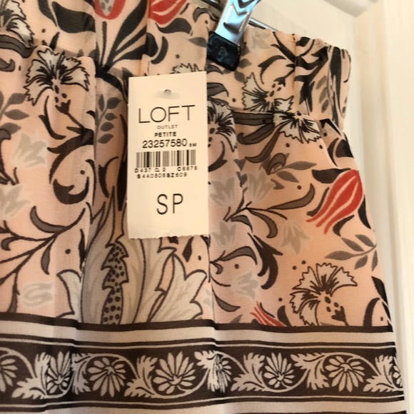 Short flower skirt. - Picture 2 of 3